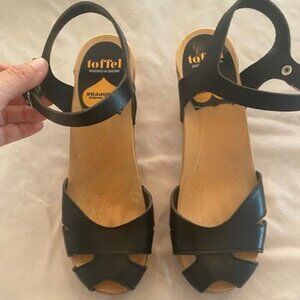 Swedish Hasbeens Suzanne Debutant Clogs Women's 38 US 7.5 Black Leather Sandals